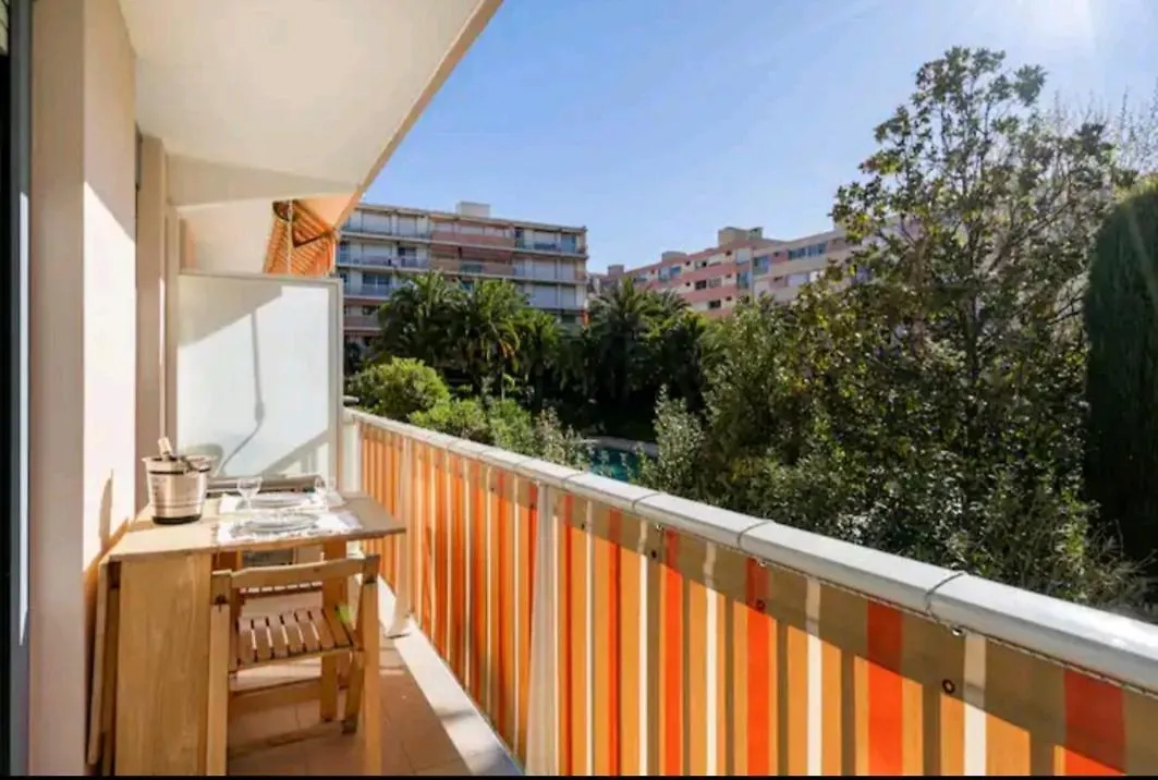 Design loft Studio 4 places piscine et parking Vallauris Appartement