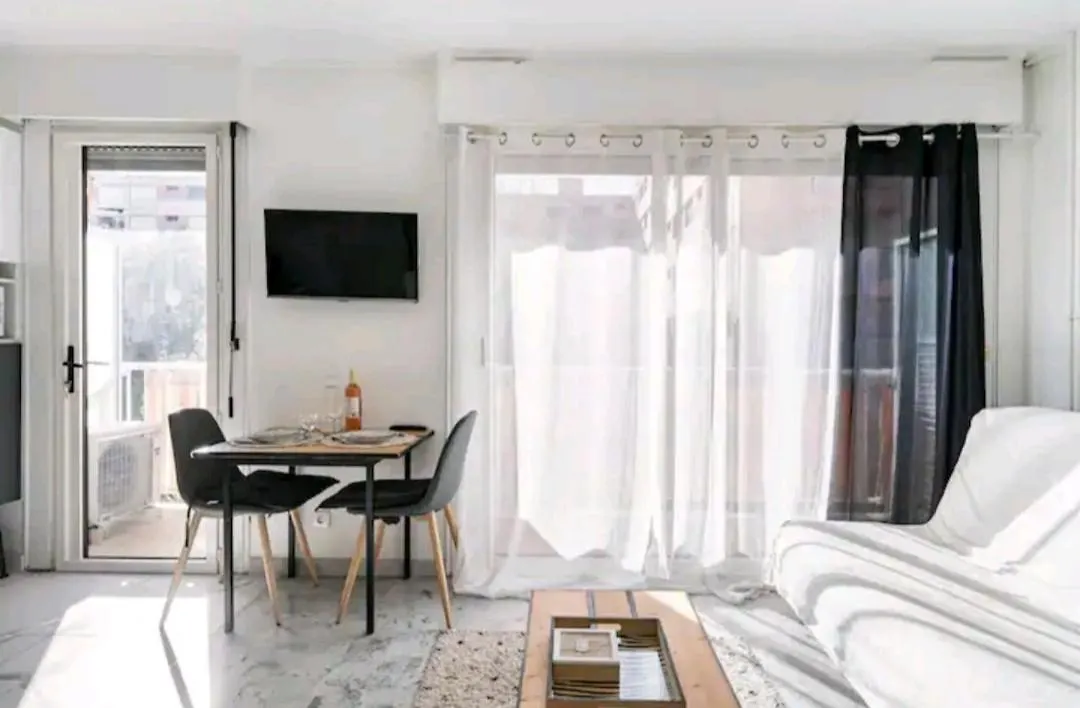 Design loft Studio 4 places piscine et parking Vallauris 0*,  France